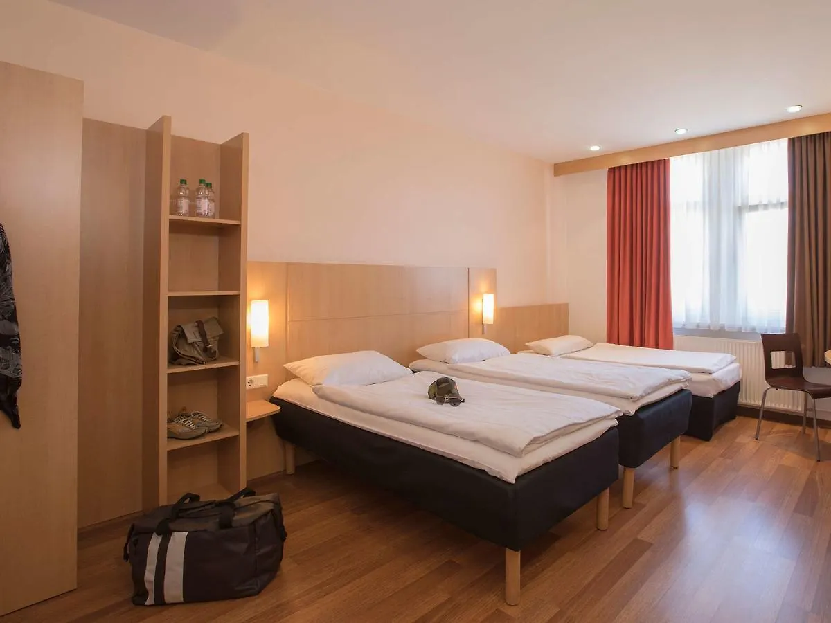 Ibis Berlin City Sued 3*,